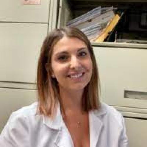 Dr. Kirstyn Urbas headshot